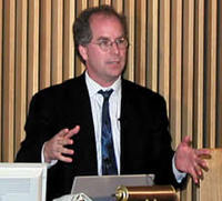 Brewster_Kahle_20021120.jpg